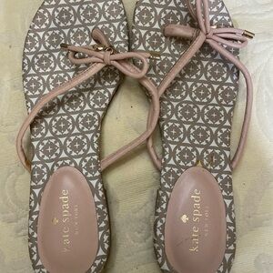 KATE SPADE Pink Mystic Blush Bow Thong Sandal Spade Charm Size 10.